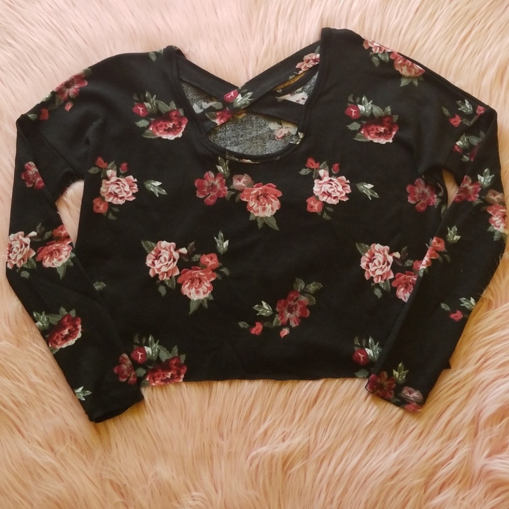 🌹🖤Black Rose Long Sleeve Crop Top